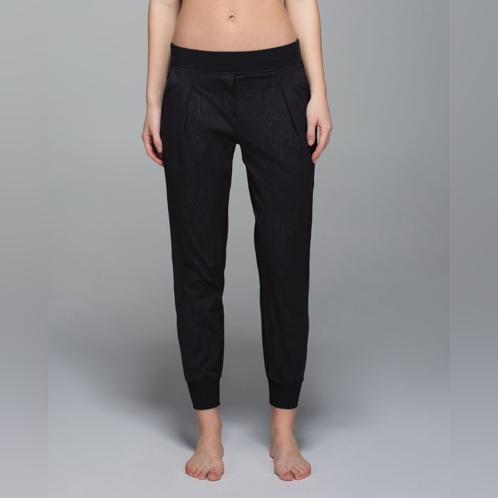 Lululemon Yoga Party Pant
Desert Snake Embossed Black